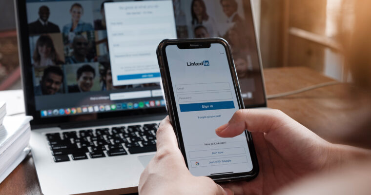 تطلق LinkedIn ميزات مدعومة بالذكاء الاصطناعي لتحسين الملف الشخصي وقوائم الوظائف