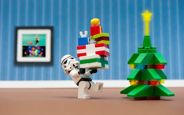 Top Toys of Yesteryear: A Retro Holiday Gift Guide for SEOs