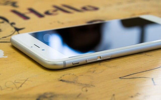 Mobile Search Spend To Surpass Desktop Next Year, iOS Still King Of Mobile Web Traffic