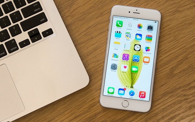 Google Brings Its Android Features And Material Design to iOS