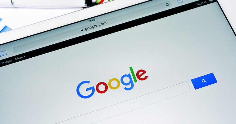 Google Advertises Official iOS and Android Apps on its Home Page