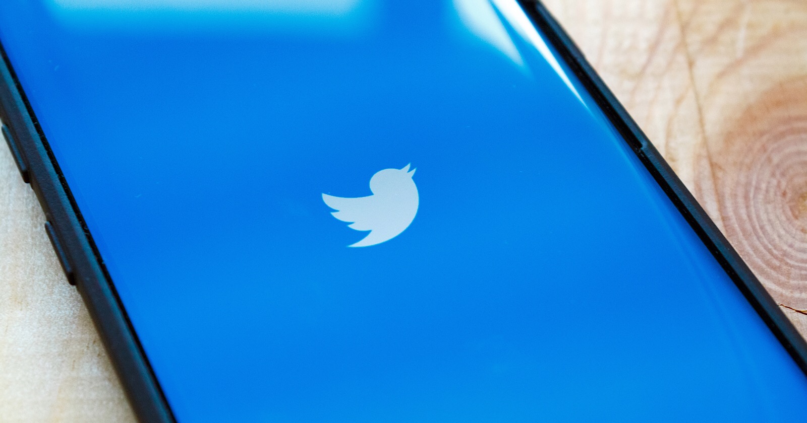 Twitter Makes it Easy to Send Tweetstorms With New Threads Feature