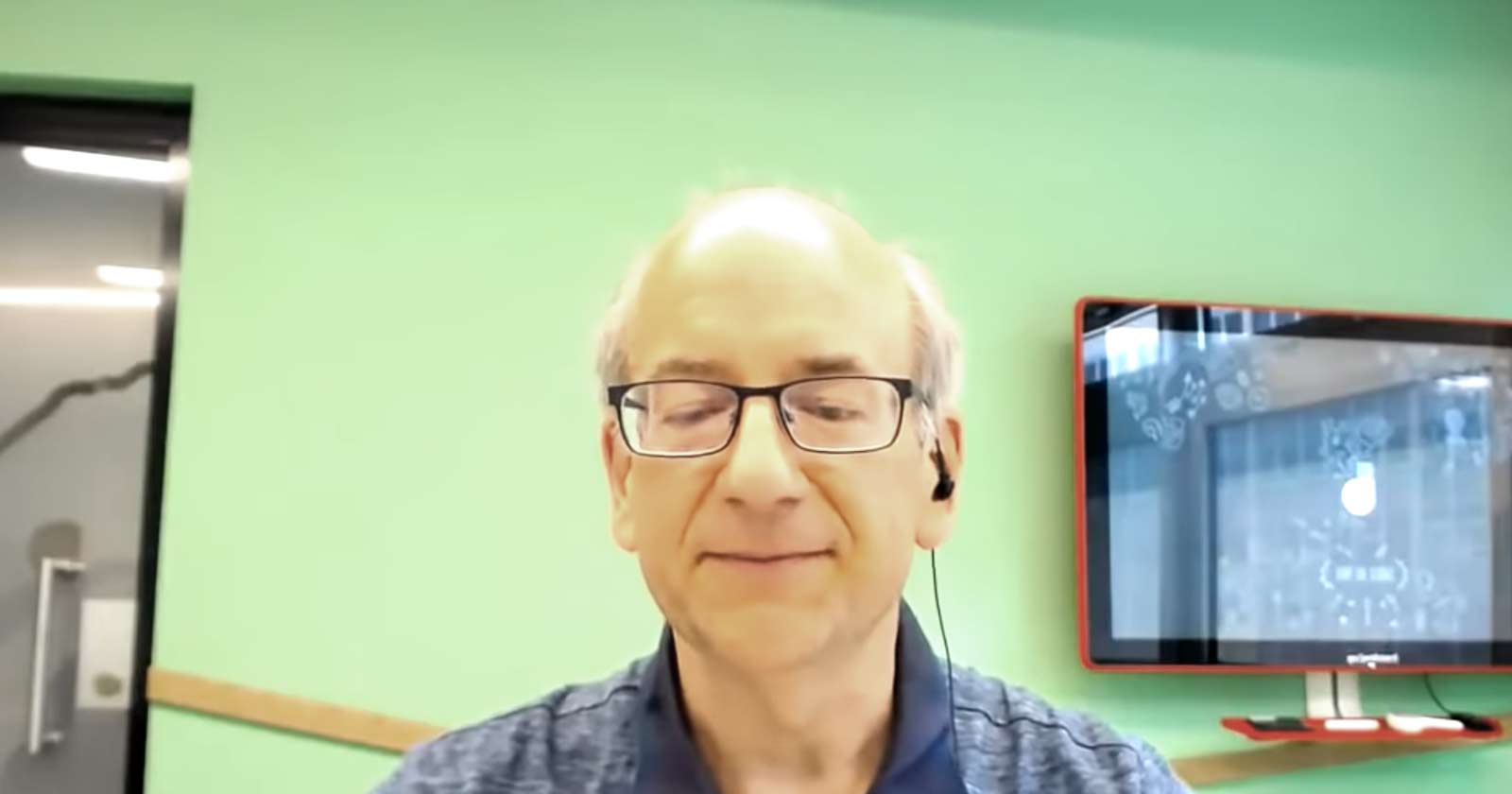 Screenshot of Google's John Mueller on YouTube Live Webmaster Hangout