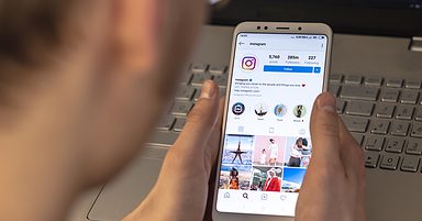 How to LOGIN to Instagram Through Facebook! 