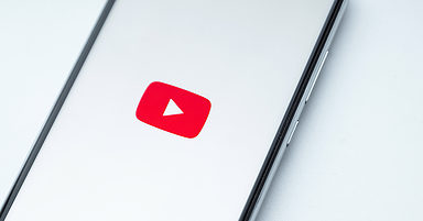 YouTube Updates: Mid-Roll Ads Editor and Notification Analytics