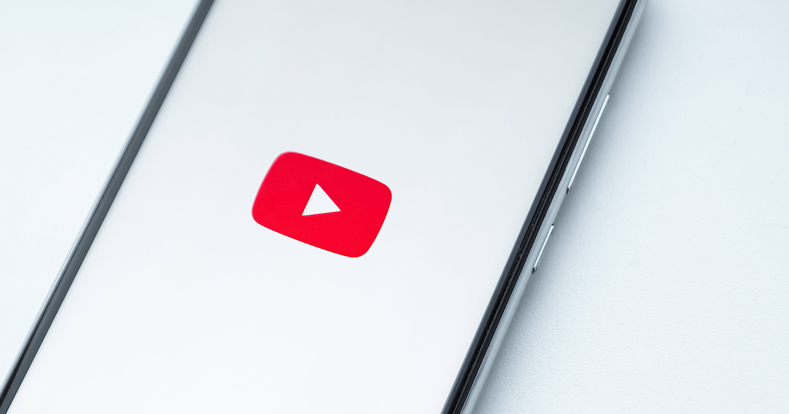 YouTube Updates: Mid-Roll Ads Editor and Notification Analytics