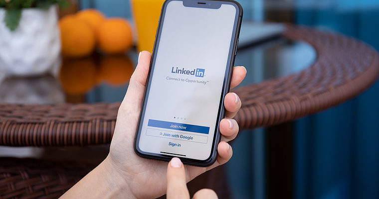 Add Links to LinkedIn Stories With New Swipe-Up Feature