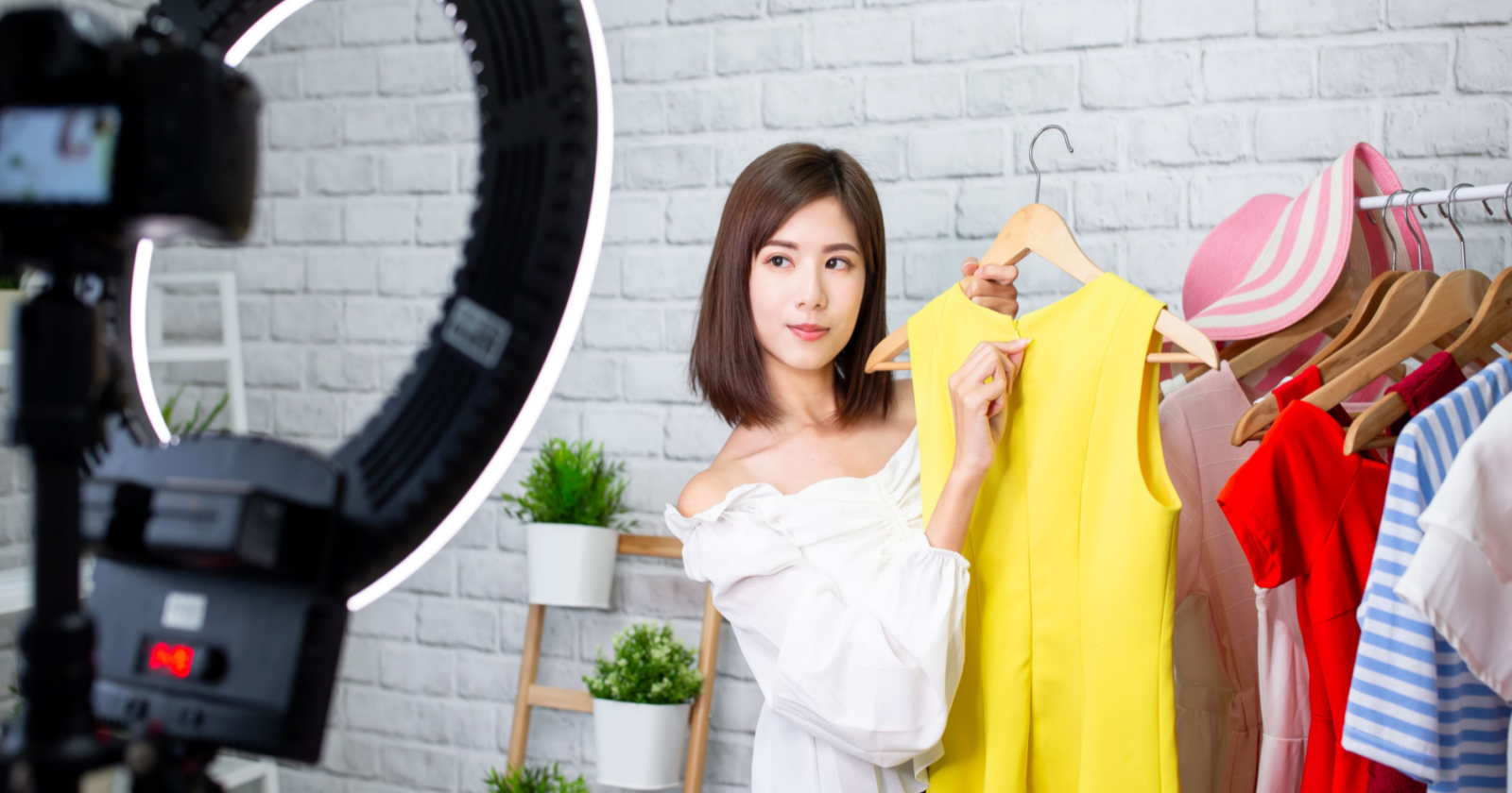 An Online Marketer’s Guide To Mastering Livestream Shopping