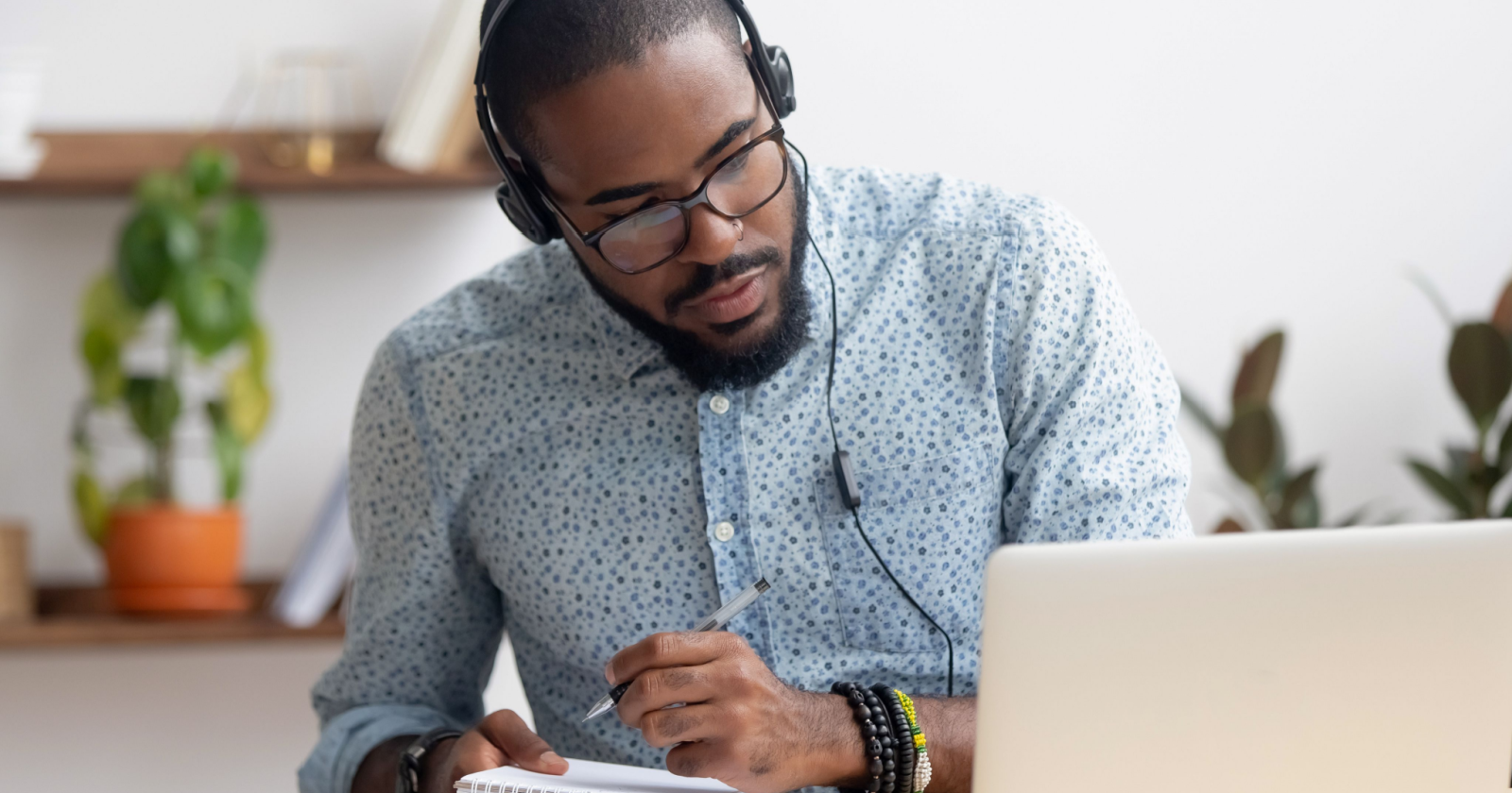 LinkedIn Offers Professional Certifications From Meta, Oracle, and IBM