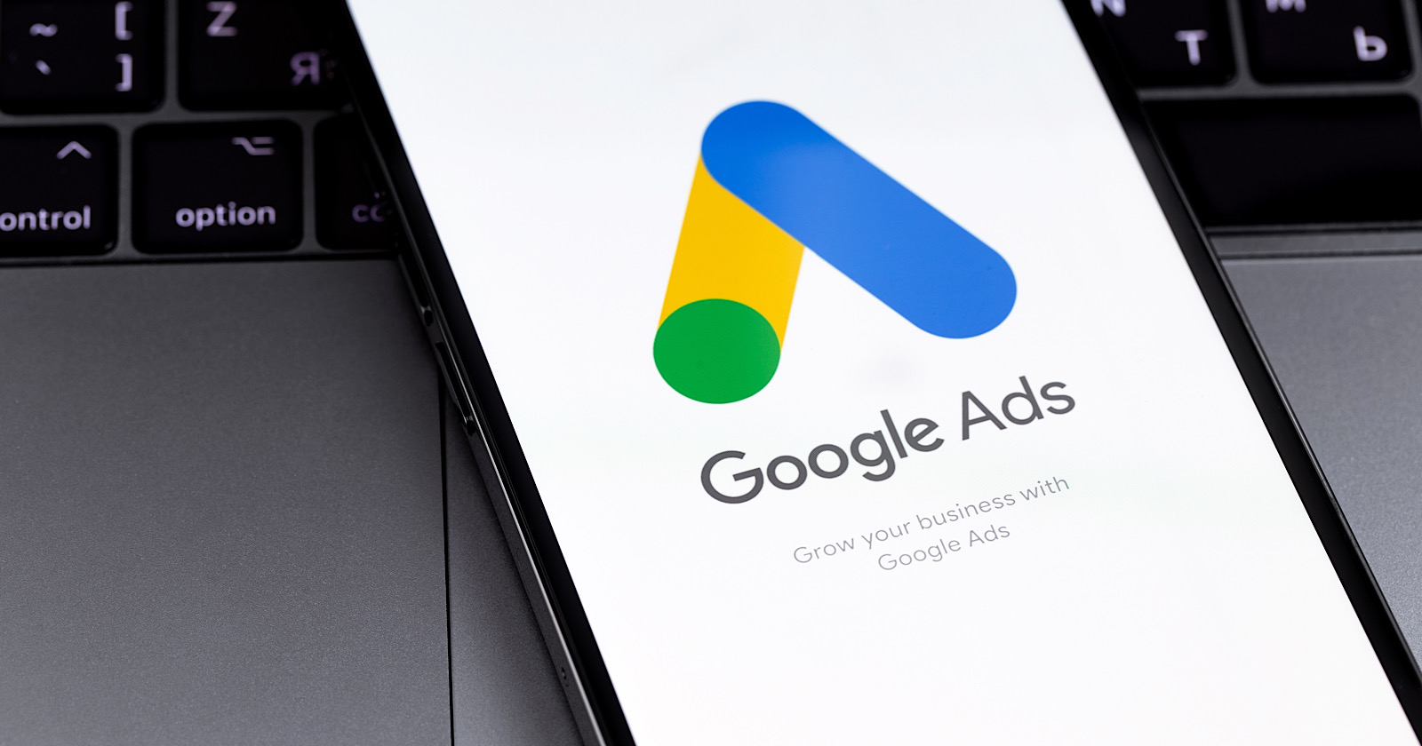 Google Courts Small Advertisers With Premium Support Pilot via @sejournal, @MattGSouthern