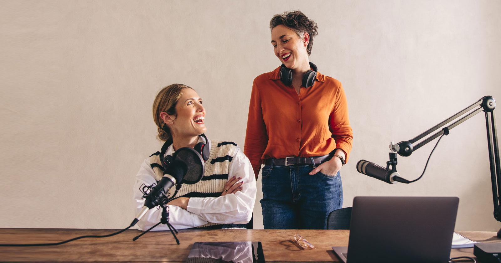 Top 17 SEO Podcasts For 2024 via @sejournal, @martinibuster