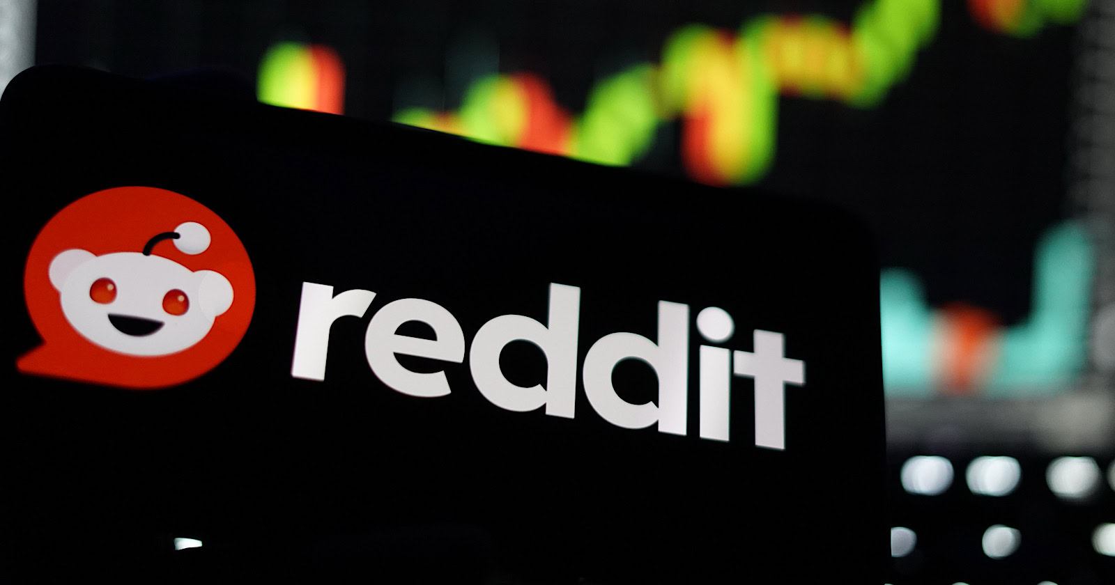 Reddit prioriza la búsqueda, ve 5x crecimiento en respuestas a IA