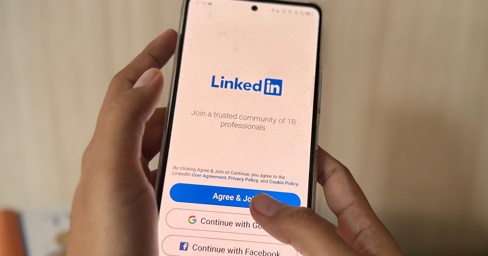 Estudio de LinkedIn: los profesionales confían en sus redes sobre IA y búsqueda